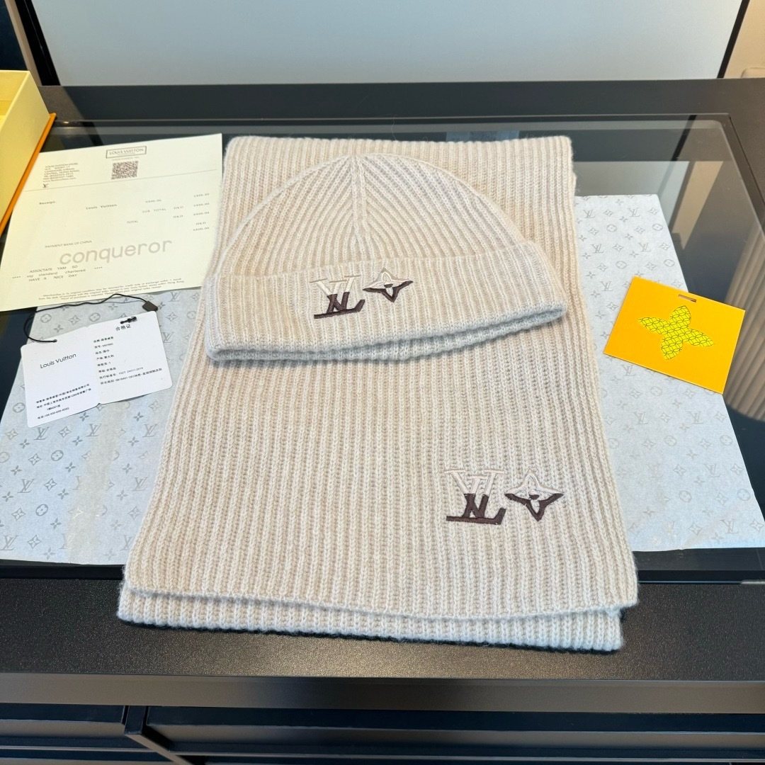 Louis Vuitton Rib-Knit Scarf & Beanie Set